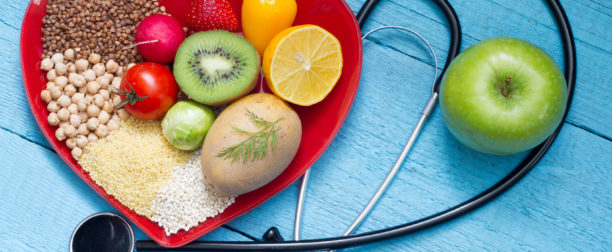 Dieta zapobiegająca chorobom serca – co spożywać a czego unikać?