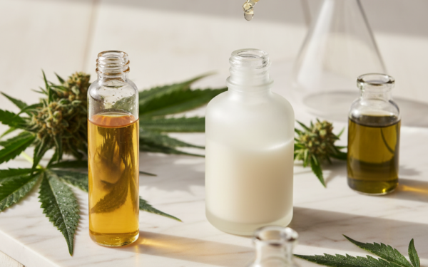 Formulacja i analiza płynnych preparatów kannabidiolu: Porównanie roztworów olejowych i emulsji