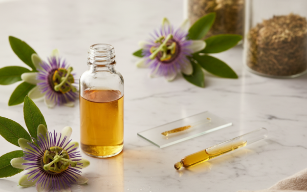 Wpływ męczennicy cielistej na biomarkery ślinowe i lęk u pacjentów podczas usuwania zębów mądrości