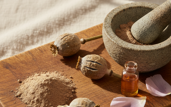 Opium sproszkowane - Właściwości i Zastosowanie